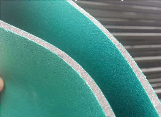 Çift taraflı SCR Kauçuk Neopren Malzeme Sünger Yaprak 3mm - 6mm Kalınlığı 10% 30% 50% SCR Siyah Off Beyaz