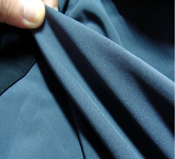 Çift taraflı SCR Kauçuk Neopren Malzeme Sünger Yaprak 3mm - 6mm Kalınlığı 10% 30% 50% SCR Siyah Off Beyaz